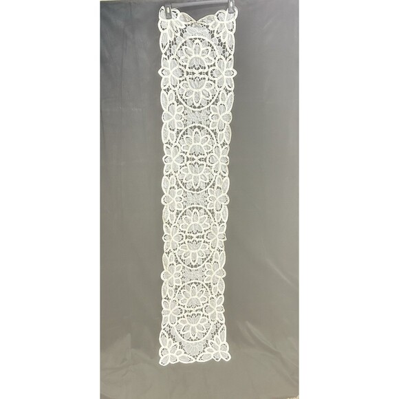 Imperial Elegance RN‎ 65899 White Floral Delicate Table Runner - Picture 9 of 11